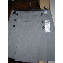 Jupe Yessica Neuve Taille 40 Polyester 63% Viscose 32% Elasthanne 5%.