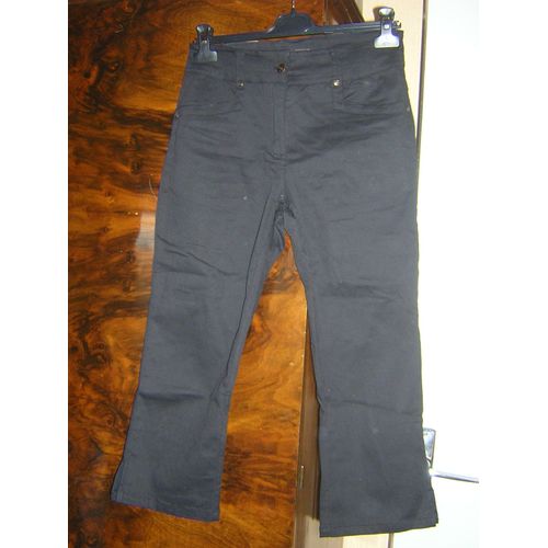 Pantacourt Elsewhere Taille 40 Coton 95% Elasthanne 5%.