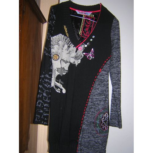Tunique Smash Taille M 95% Coton 5% Elasthanne.