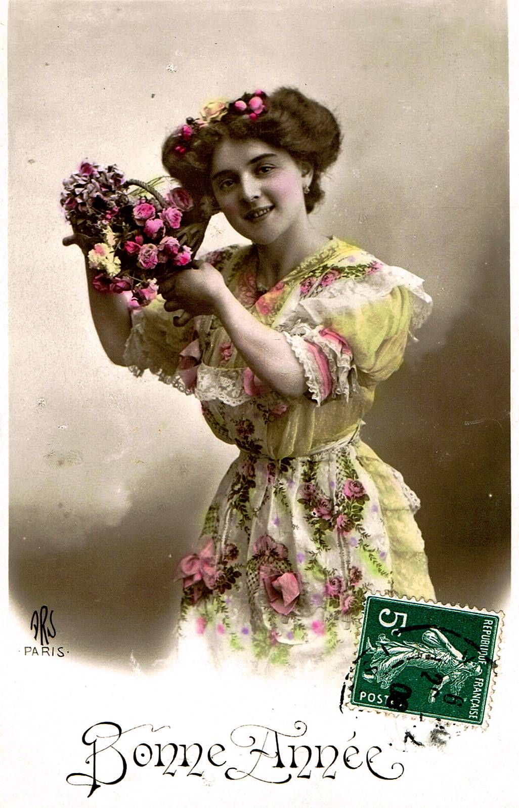 Carte Postale Ancienne Bonne Fete Jeune Femme Un Bouquet D Oeillets A La Main Rakuten