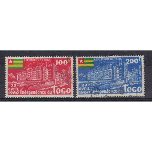 Togo 1960 Poste Aerienne : Indépendance : Hôtel "Le Bénin" À Lomé - Série De 2 Timbres Oblitérés