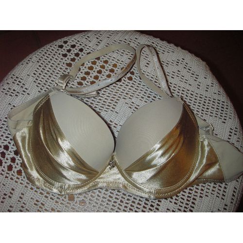 Soutien-Gorge Syster Hood Avec Armature ,De Couleur Beige ,De Taille 34/75 .