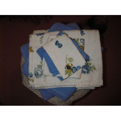 Parure Éponge " Fleurs Et Papillons " De Marque Carré D'azur ,8 Pièces ,100% Coton ,380 Gr/M2 .