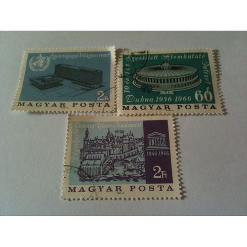 Lot De 3 Timbres Monuments Hongrie 1966