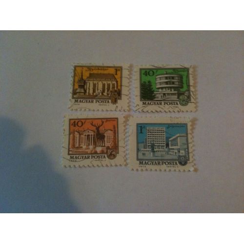 Lot De 4 Petits Timbres Monuments Publics Hongrie 1972