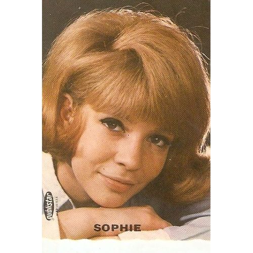 Vignette Mini Carte Postale 5x7cm Série Publistar Bords Dentelés , Offert Par L'amienoise Biscotte Reine De France , Chanteuse Francaise Sophie , Sixties , Yéyé , Années 60