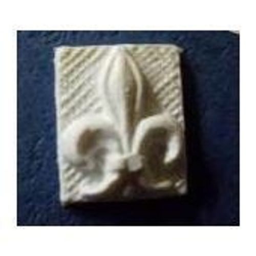 Fève Plastique Fleur De Lys