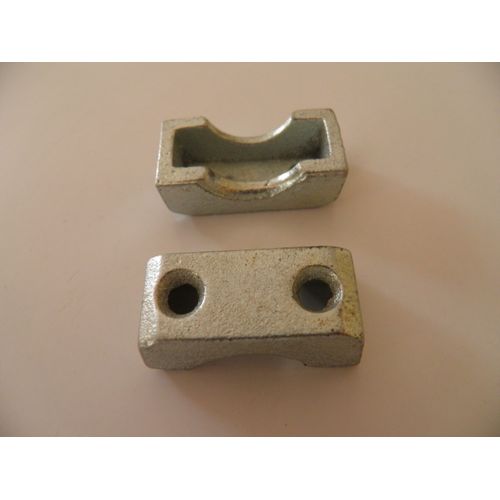 Gâche-Coulisseau de crémone 36x18x11mm Galva. entraxe 20mm