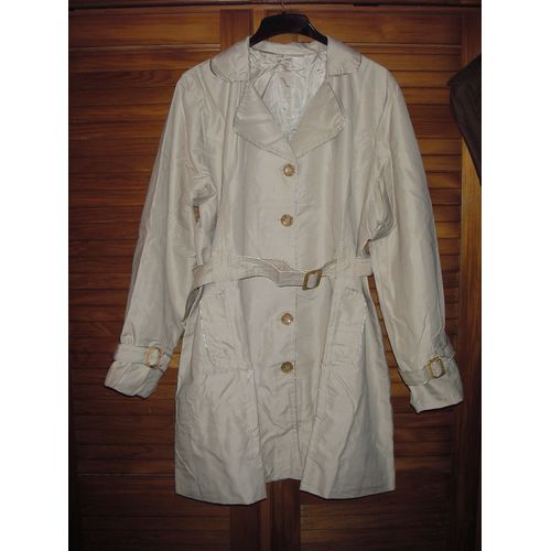 Imperméable Entièrement Doublé De Couleur Beige ,De Taille 46/48 .