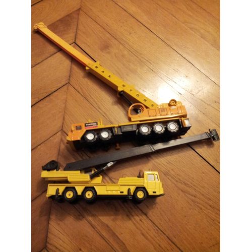 Deux Camions En Métal