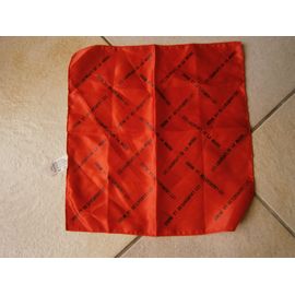 Mouchoir Rouge Les Laureats De La Mode Neuf