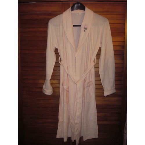 Robe De Chambre Brodée Petite Fleur Damart De Couleur Rose Pâle ,Taille 38/40 .