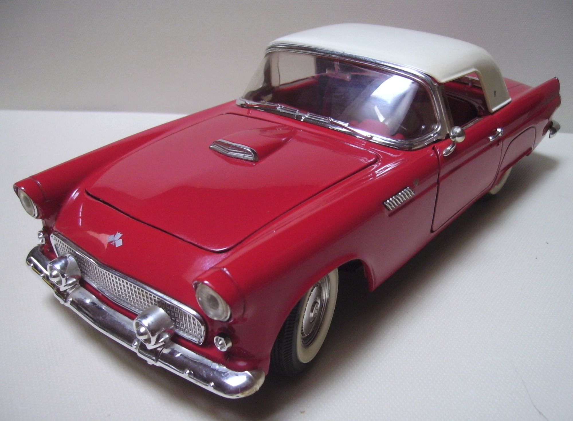 Revell - Ford Thunderbird 1955 Cabriolet Rouge / Hard Top