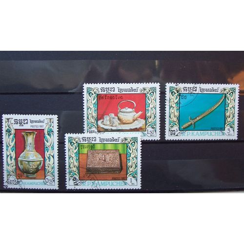 Série  4 Timbres Art Métal Cambodge (Kampuchea)