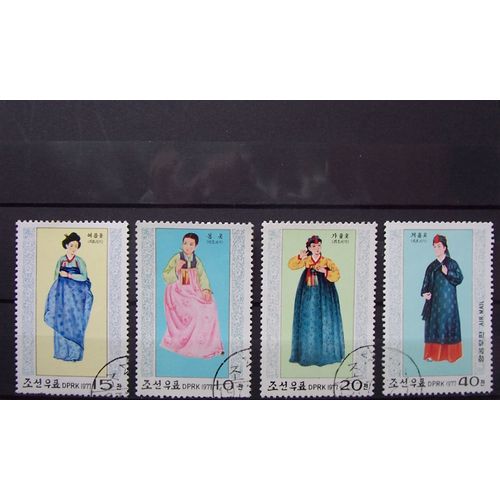 Série 4 Timbres Costumes Femmes Corée