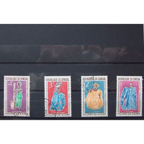 Série 4 Timbres Costumes Poupées 1966 Sénégal