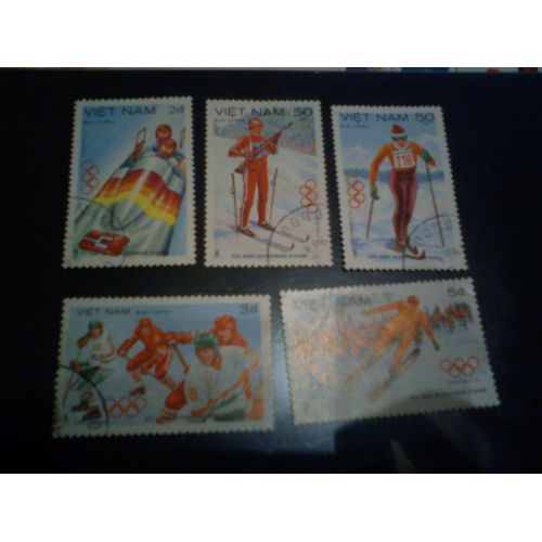 Lot De 5 Timbres Du Vietnam - Jo Sarajevo 1984