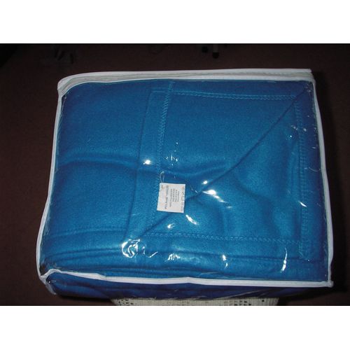 Couverture Polaire De Couleur Bleu Pétrol ,150x220 Cm ,100% Polyester .