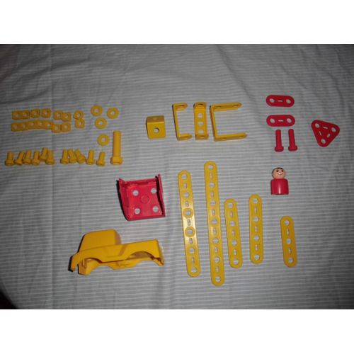 Lot De 66 Piéces Plastiques