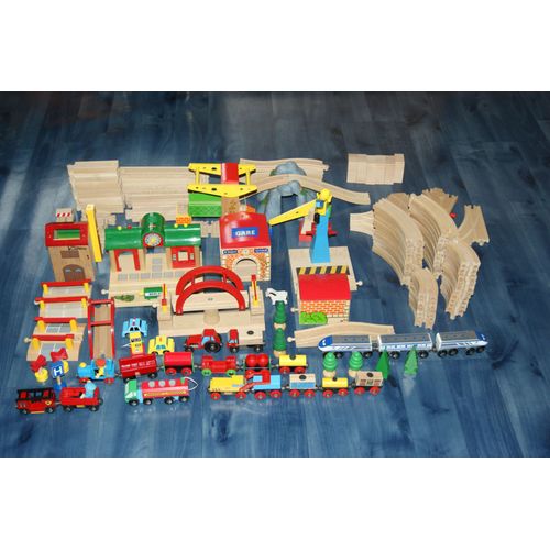 Grand Circuit De Train En Bois "Brio"
