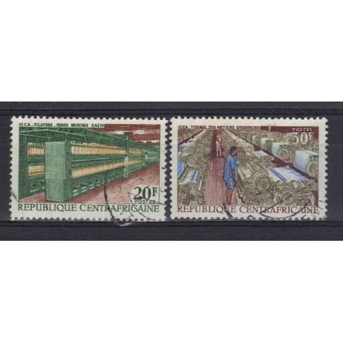 Centrafrique 1968 : Filature / Tissage - Série De 2 Timbres Oblitérés