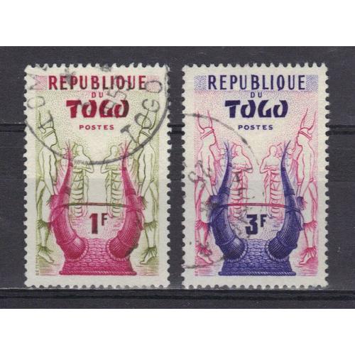 Togo 1957 : Casque Konkomba - Série De 2 Timbres Oblitérés