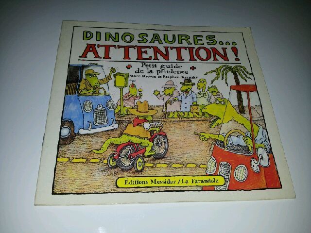 couverture de : Dinosaures... Attention !