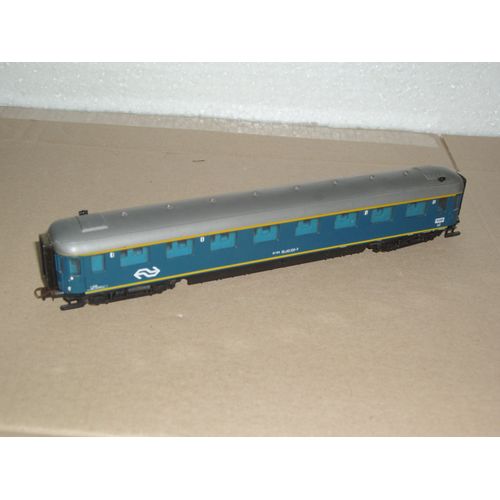 Wagon  Voyageur  De  Type  Ancien  Des  Cf  Hollandais  Les  Ns-Roco