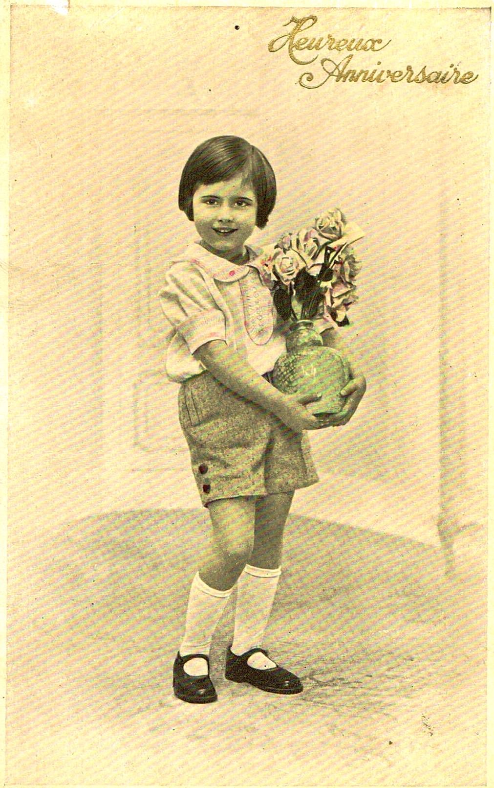 Carte Postale Ancienne France Heureux Anniversaire Jeune Fille Un Vase A La Main Fleurs Rakuten