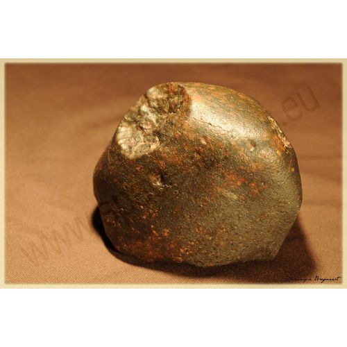 Météorite Nwa 6131 - Chondrite L6 De 3042 Gr.