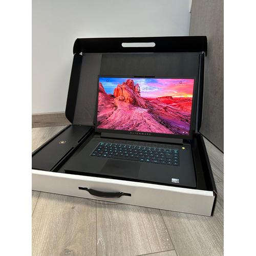 Alienware M17 R5 - 17.3" AMD 3000 Series - Ram 8 Go - DD 512 Go