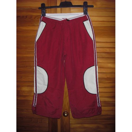 Pantacourt De Marque L X Brand ,De Couleur Bordeaux Et Beige ,Bandes Élastiquées De Couleur Blanche ,Noir Et Rouge À La Taille Et Sur Le Côté Des Jambes ,Taille S .