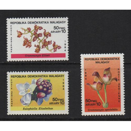 République Démocratique Malgache, Timbres-Poste Aérienne Y & T N° 186 À 188 Fleurs, 1984