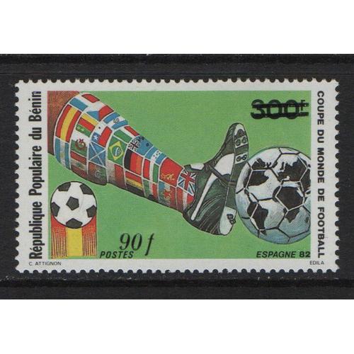 République Populaire Du Bénin, Timbre-Poste Avec Surcharge Y & T N° 612, 1984 - Coupe Du Monde De Football Espagne 82