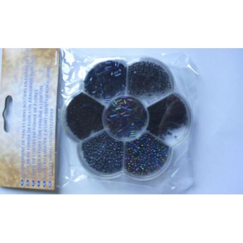 Assortiment De Perles Type Rocaille Noirs Dans Boitier En Forme De Fleur