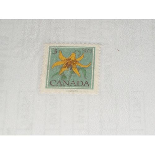 Timbre Canadien De 3 Cents, Fleur Jaune.