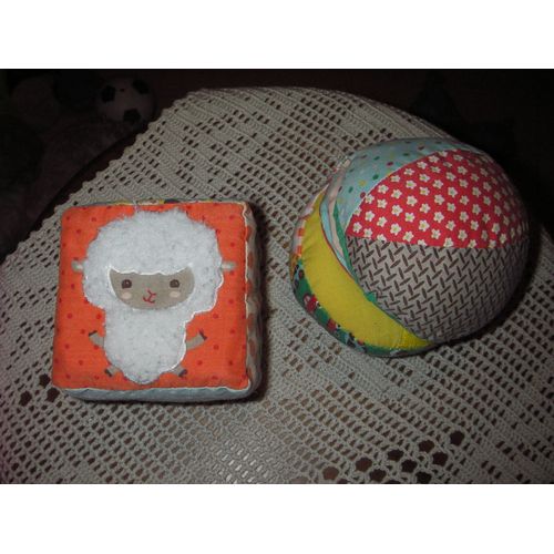Lot De 2 Livres D'éveil En Tissu ,1 Livre Boule Découverte Des Animaux Et Objets ,1 Livre Carré Découverte Des Animaux ,Des Textures ,Multicolores .