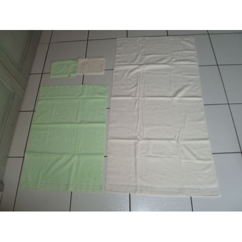 Set Éponge 4 Pièces Avec Strass Neuf : 2 Serviettes + 2 Gants (Vert Clair Et Écru)