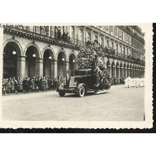 1 Photo Argentique En Noir Et Blanc De Dimension : 7 X 10 Cm : Enterrement Du General Et Marechal De France De Lattre De Tassigny Le 16 Janvier 1952 / Passage Rue De Rivoli A Paris.