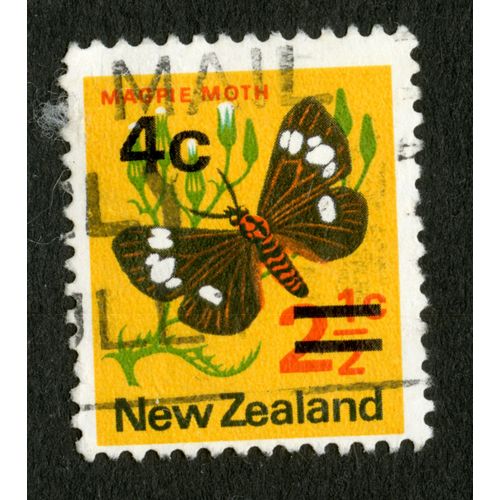 Timbre Oblitéré New Zealand, Magpie Moth, 4c