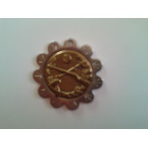 Madaille Blanc Et Or Ronde Avec Fusils