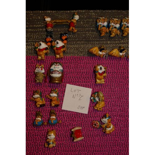 Lot N°7 Composé De 21 Figurines Kinder Chat Et Divers