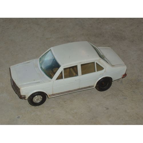 Fiat   131 Des  Années 70 De  La  Marque Espagnole-Karpan
