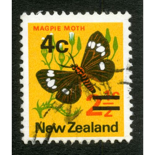 Timbre Oblitéré New Zealand, Magpie Moth, 4c