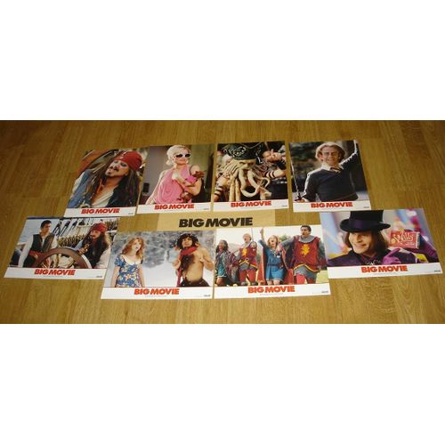 Big Movie - Jeu De 8 Photos D'exploitation Cinématographique - Format 21x28 Cm - Un Film De Jason Friedberg, Aaron Seltzer Avec Kal Penn, Adam Campbell, Jennifer Coolidge, Jayma Mays - Année 2007