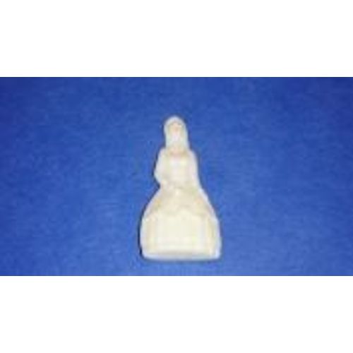 Fève  En Plastique = Une Reine