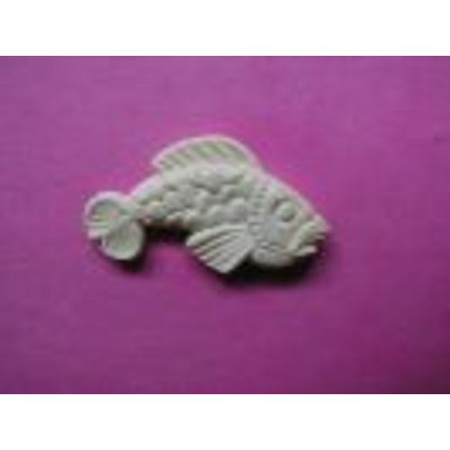 Fève  En Plastique = Un Poisson