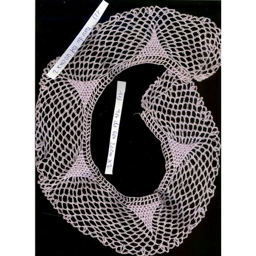 Col Ancien Crochet  Fil Fin Mauve: Encolure 40 Cm -Base Col  80 Cm Hauteur 7 Cm