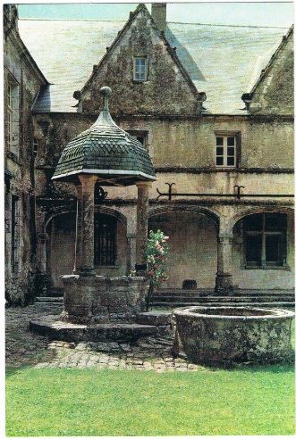 Chateau De Talcy Loir Et Cher La Cour Interieur Et Le Puits De Cassandre Rakuten