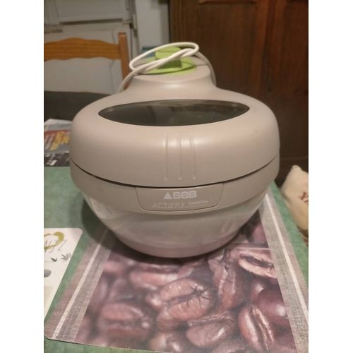 À vendre friteuse sans huile Actifry essentiel Seb très peu servi en parfait état